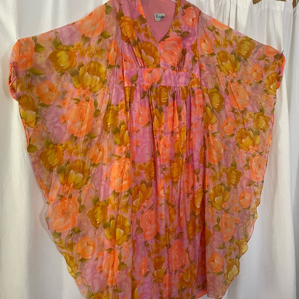 Got a bun in the oven?????  Vintage maternity floral caftan!!!!!!!!